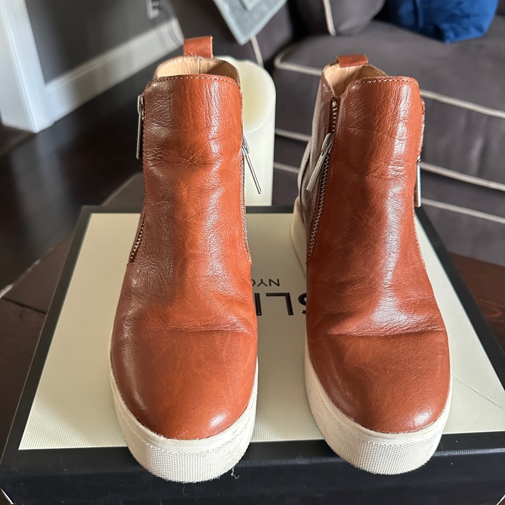 J/slides wedge sneakers